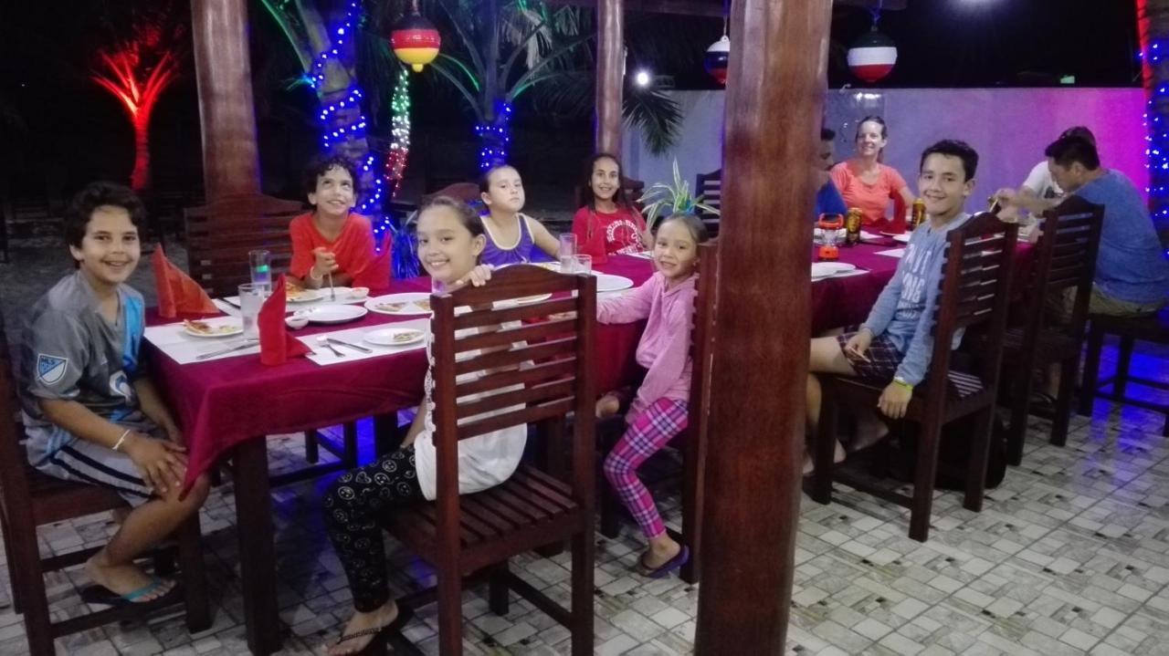 Italia Beach Hotel Ambalangoda  Buitenkant foto